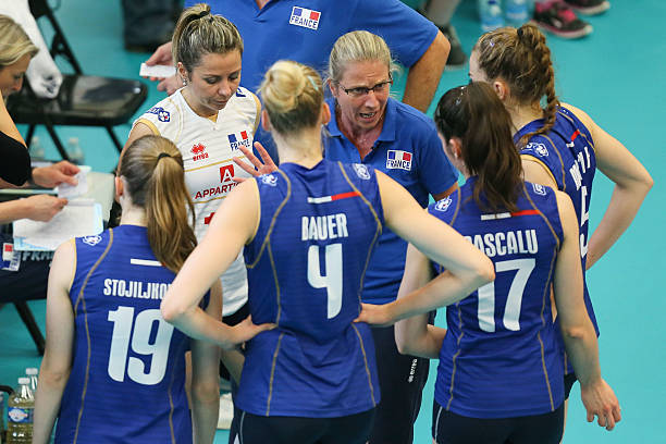 排球比赛人数规定：标准比赛需要多少队员？