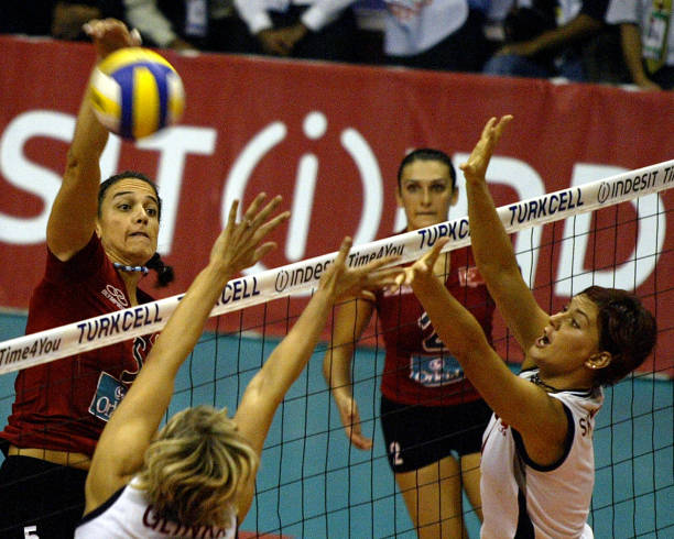 郎平年龄多少？中国女排功勋教练的成长故事