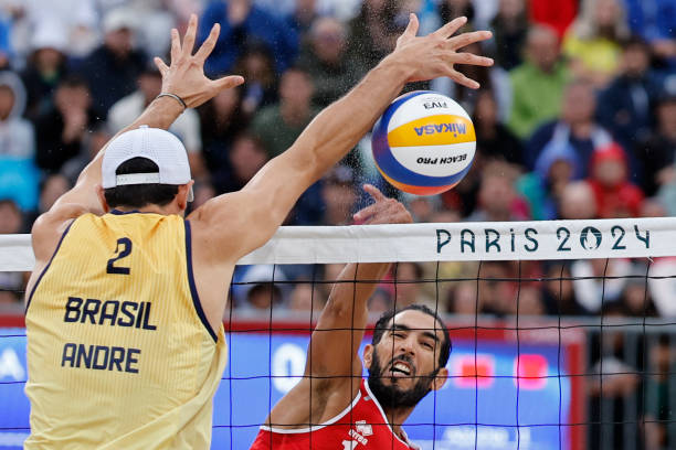 排球场地地面材质与颜色要求