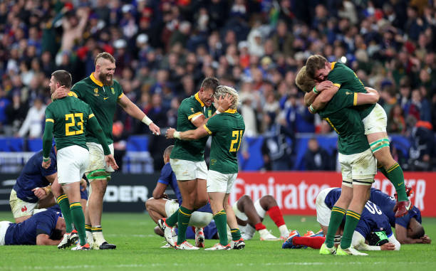 小罗世界杯红牌瞬间：慢镜头解析争议动作